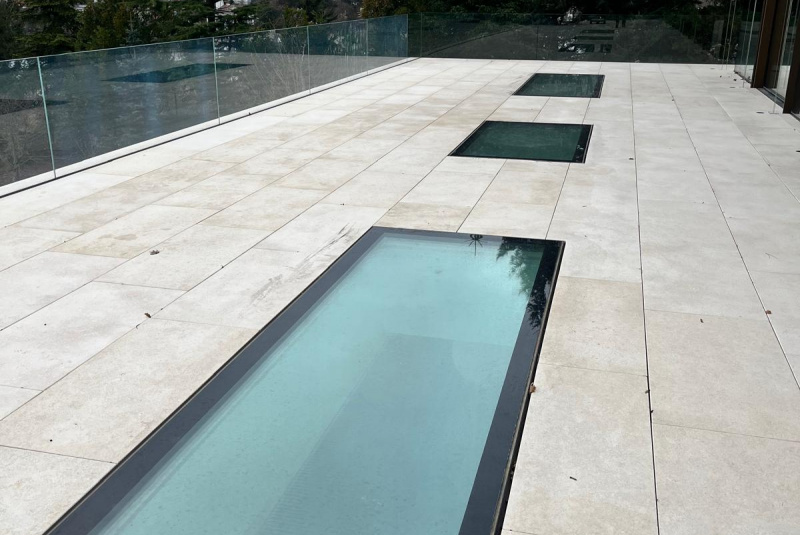 Blog / Strešné sklo-hliníkové svetlíky - foto Blog / Strešné sklo-hliníkové svetlíky - foto