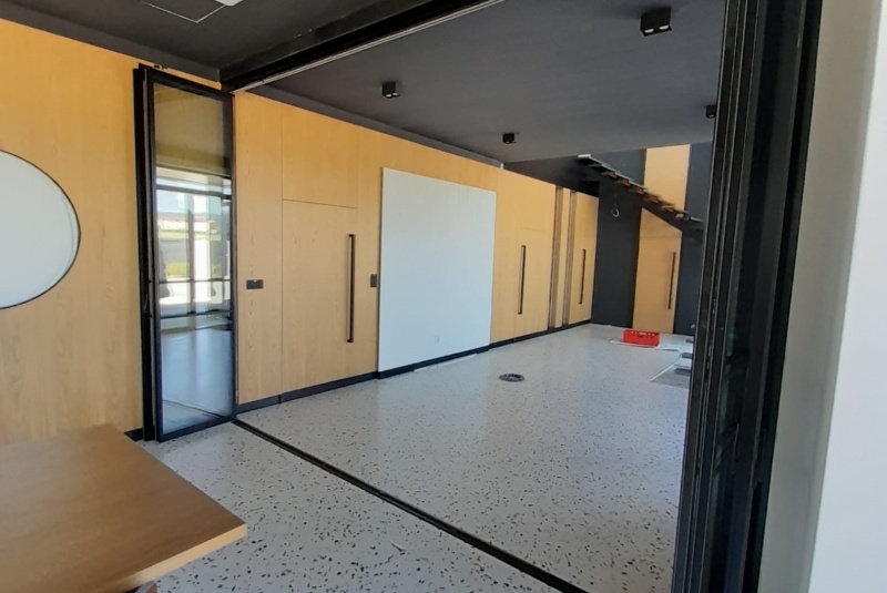 Blog / Sklenená mobilná priečka - foto Blog / Sklenená mobilná priečka - foto