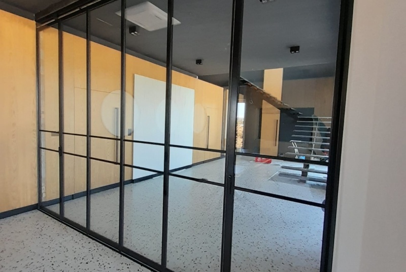 Blog / Sklenená mobilná priečka - foto Blog / Sklenená mobilná priečka - foto