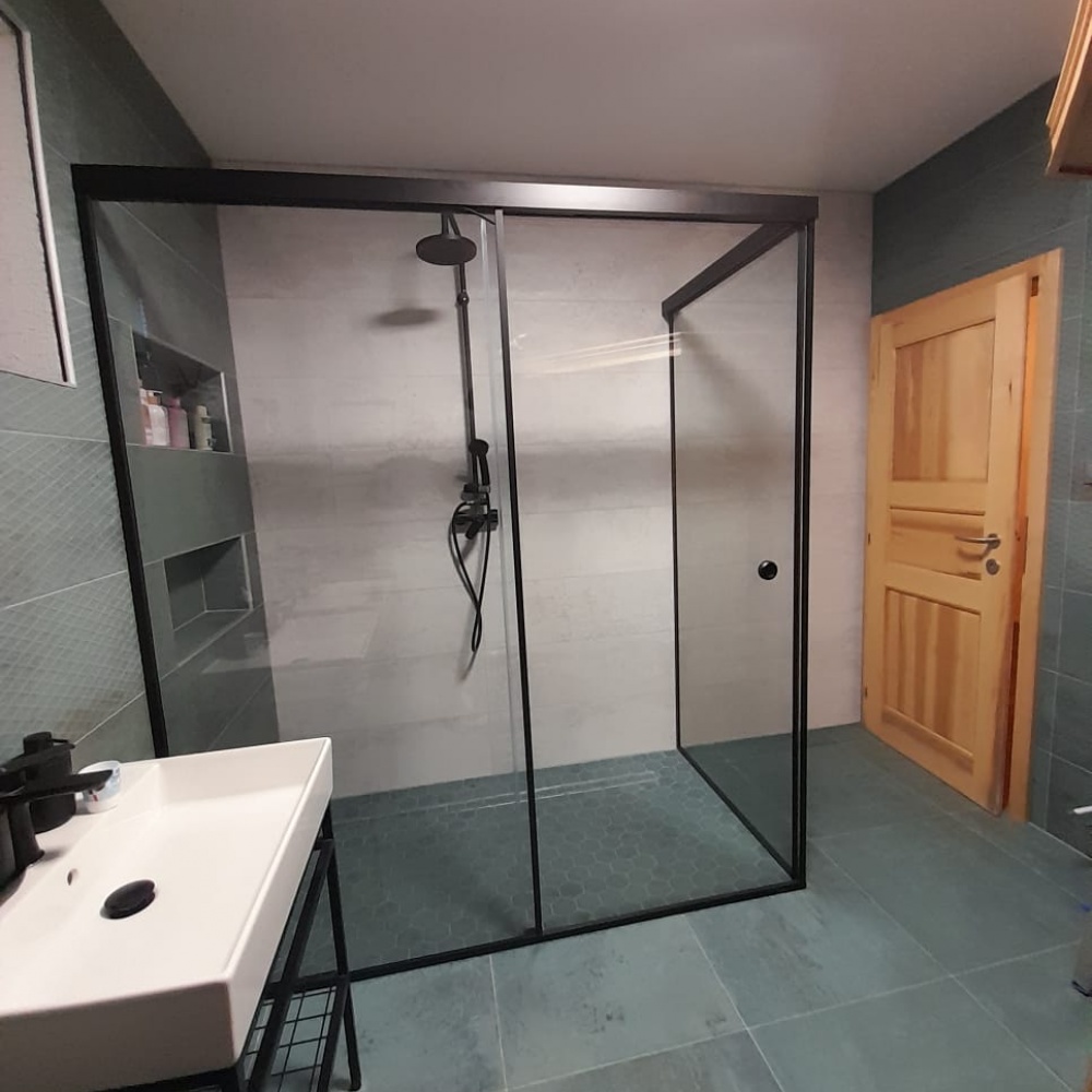 Do dizajnovej kúpelne je potrebné nájsť firmu, ktorá dokáže zvoliť tu správnu kombináciu dizajnového kovania pre Váš budúci sprchový kút. Showroom v Bratislave.