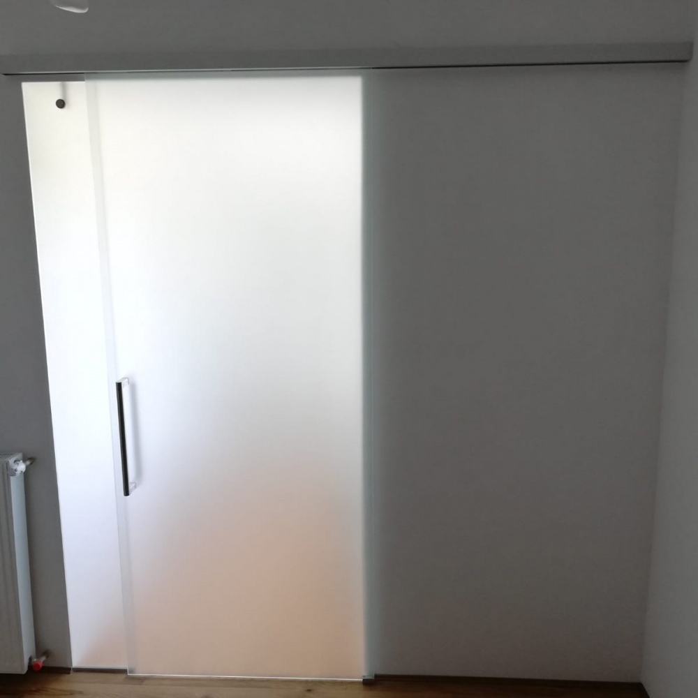 Sklenené posuvné dvere na mieru, pre každého klienta navrhneme, skreslíme a zrealizujeme. Sme Vám k dispozícií na ulici Bajkalská 7/A v Bratislave.