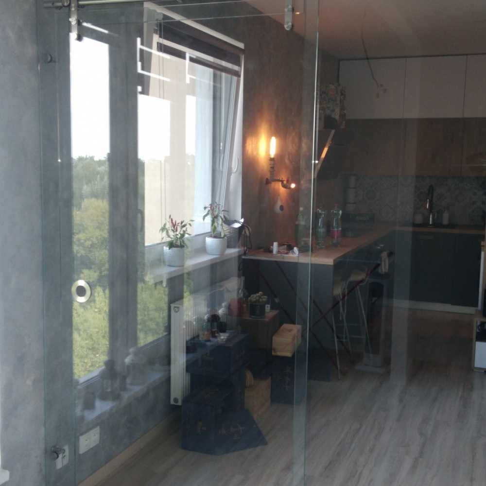 Sklenené posuvné dvere Vám navrhnéme a zrealizujeme podľa Vaších predstáv. Ponúkame kvalitné kovania a bezpečnostné skla, radi Vám poradíme vo výbere. Sklenené posuvné dvere Vám navrhnéme a zrealizujeme podľa Vaších predstáv. Ponúkame kvalitné kovania a bezpečnostné skla, radi Vám poradíme vo výbere.