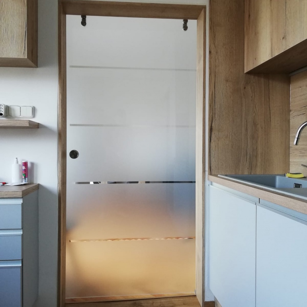 Sklenené posuvné dvere s pieskovaním, s digitálnou potlačou, farebné? Sklenené dvere pre každého navrhneme namieru. Firma almon so showroomom v Bratislave. Sklenené posuvné dvere s pieskovaním, s digitálnou potlačou, farebné? Sklenené dvere pre každého navrhneme namieru. Firma almon so showroomom v Bratislave.