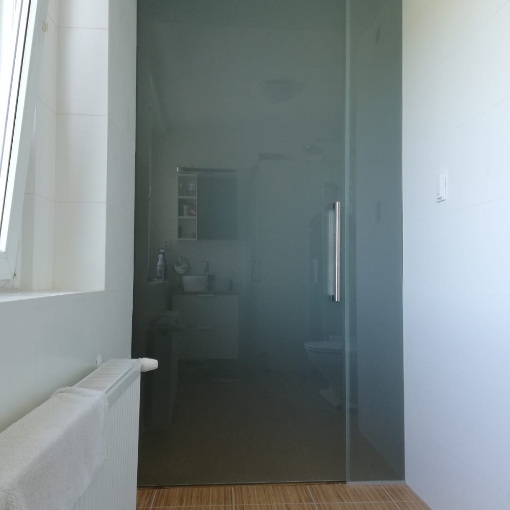 Atypický tvar zasklenia a atypické riešenia sú našou dennou súčasťou. Vo firme almon sa snažíme nájst vhodné riešenie pre Vaše nové sklenené dvere.