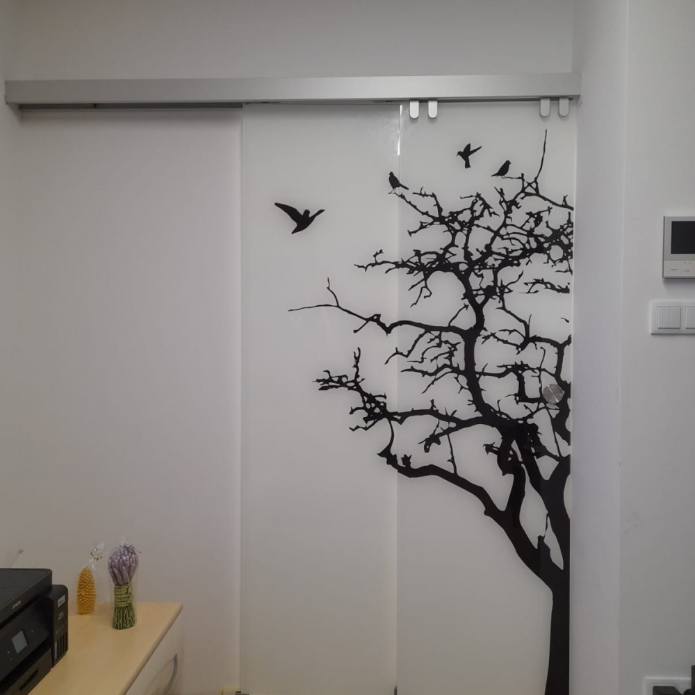 <p>
Posuvné sklenené dvere navrhnuté klintom, zrealizované firmou almon. Kontaktujte nás na tel čisle: +421 948 312 623</p>
<p>
</p>