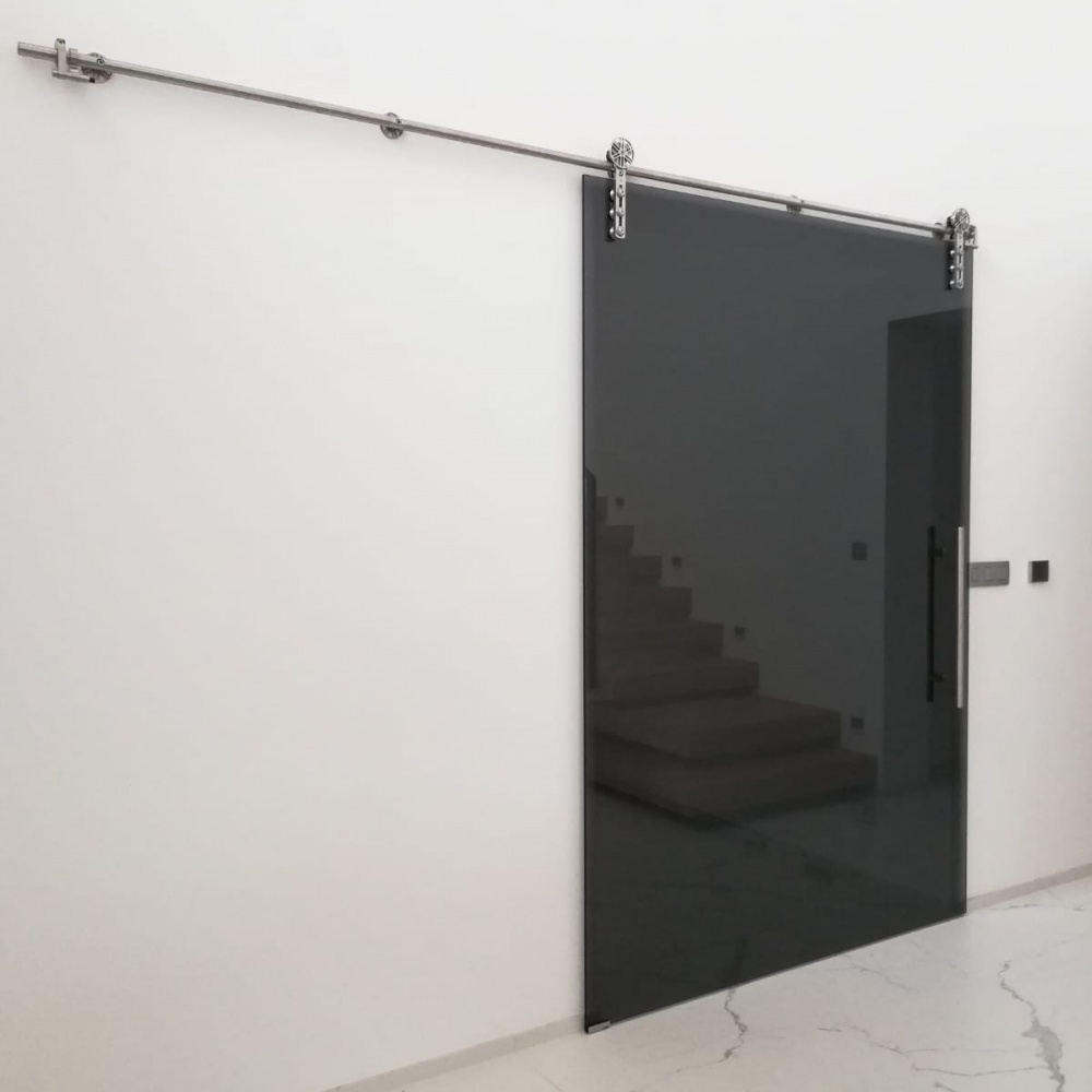 Sklenené dvere posuvné, navrhnuté namieru, s originálnym dizajnom. Sklenené dvere, sprchové kúty, zasklenie terás vyriešite na jednom mieste. Navštívte náš showroom 