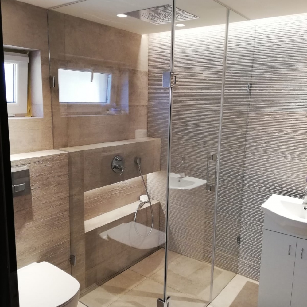 Ak kúpelňa na mieru, tak aj zasklenie spchy musí byť na mieru, Sklenené konštrukcie na mieru pre všetky požiadavky Ak kúpelňa na mieru, tak aj zasklenie spchy musí byť na mieru, Sklenené konštrukcie na mieru pre všetky požiadavky